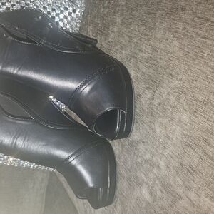 Elegant Black Heeled Boots